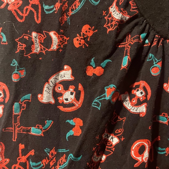 Long V-neck Shirt with punk pattern - unknown brand, vintage/yk2 -very stretchy - Picture 2 of 2